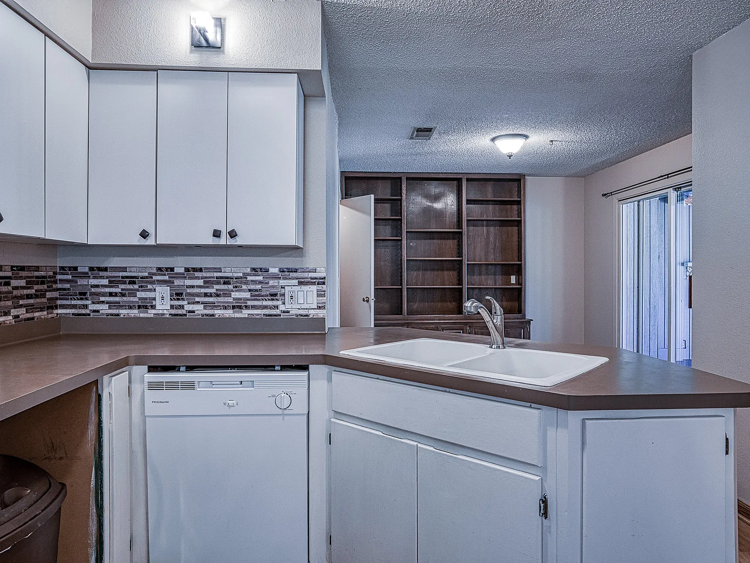 2 bed, 1200 sqft, $1,200 — Photo 2