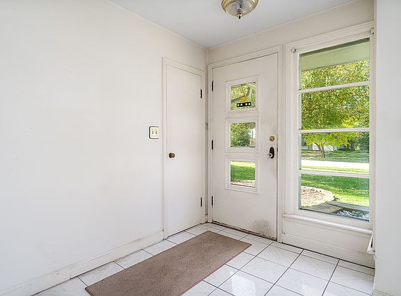 2nd image of 619 N Oak Knolls Ave