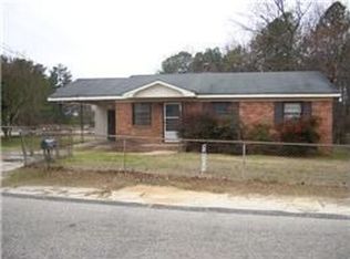 401 Weaver St, Spring Lake, NC 28390