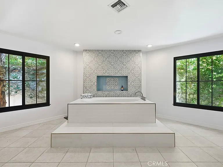18000 Karen Dr — Photo 28