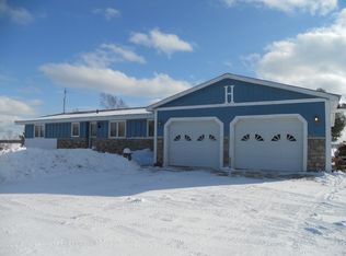 3193W N Gulliver Lake Rd, Gulliver, MI 49840