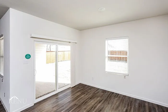 471 London Dr — Photo 7