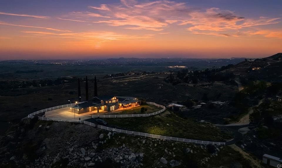 1st image of 15281 Ranchito Dr