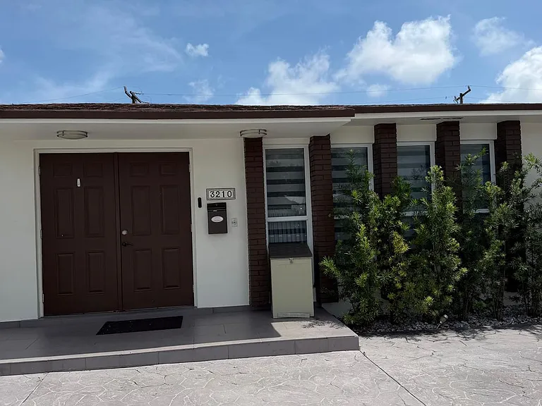 3210 SW 24th Ter — Photo 1