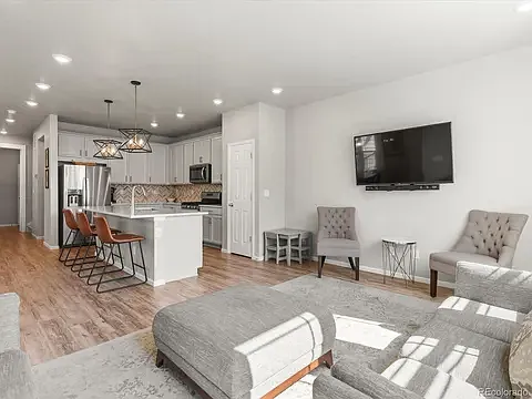 4 bed, 3.5 bath, 2980 sqft, $3,500 — Photo 2