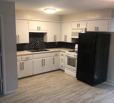 3rd image of 1219 W Hunt St