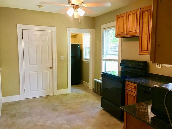 4th image of 122 Thacher St #1