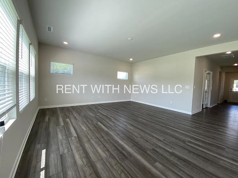 797 Riguard Way — Photo 16