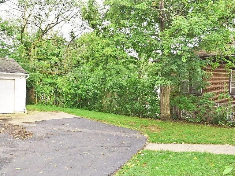 1756 Lee Rd — Photo 2