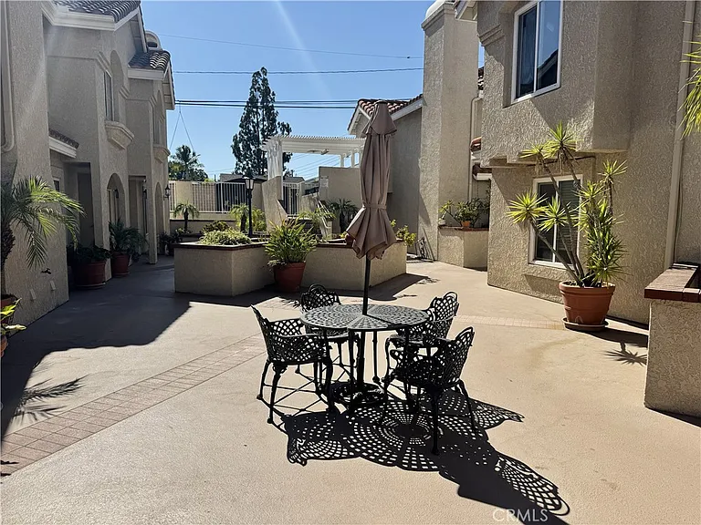 201 Laurel Ave — Photo 25