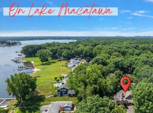 46 Counts Cove Ct, Holland, MI 49424