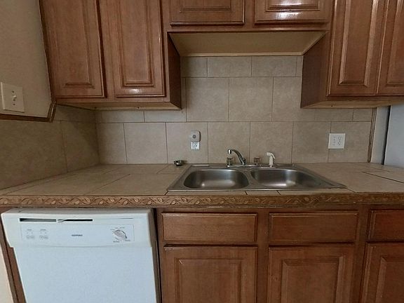 5th image of 3115 Lincoln Ave APT 101
