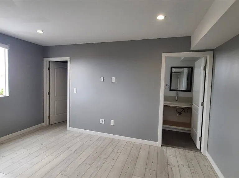 839 E 32nd St — Photo 10