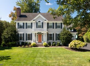 17 Crestwood Dr, Chatham, NJ 07928