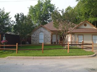 913 W Texas St, Grapevine, TX 76051