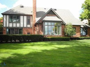 9 Windemere Pl, Grosse Pointe, MI 48236
