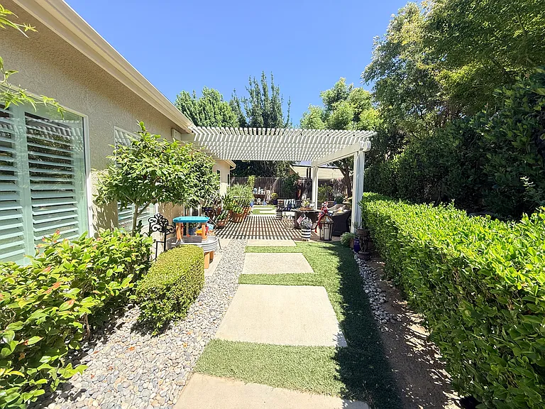 1140 E Sawgrass Ave — Photo 31