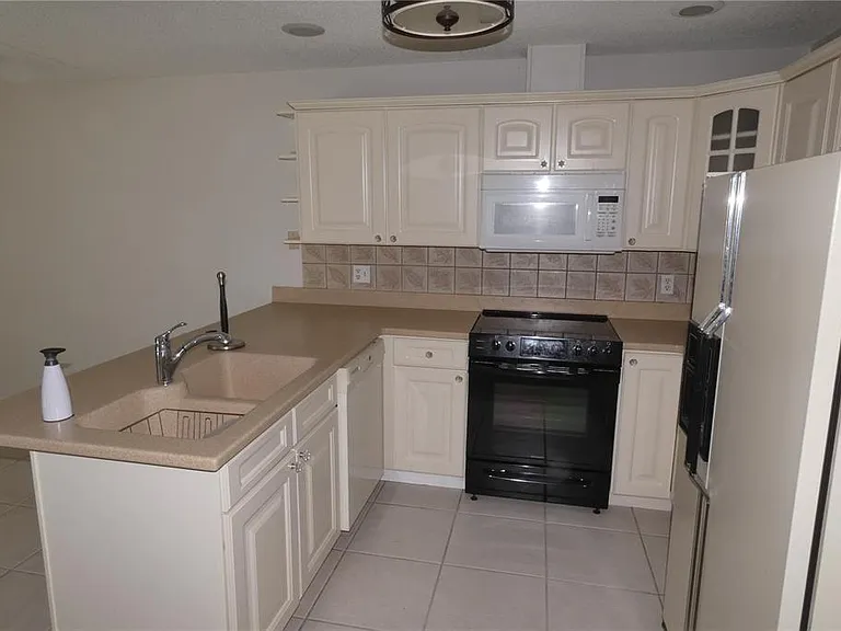 525 Moreno Cir NE — Photo 8