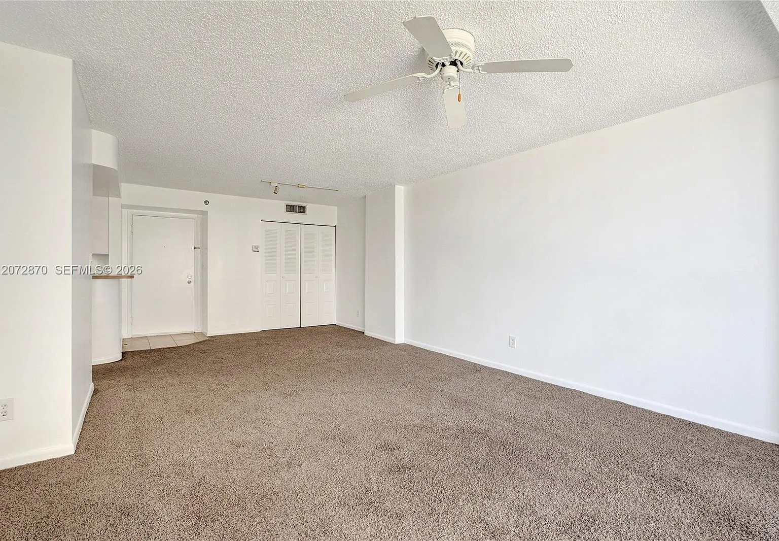 Isola Condo — Photo 4