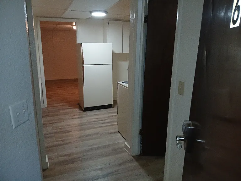 380 S Wagon Wheel Dr #4 — Photo 4