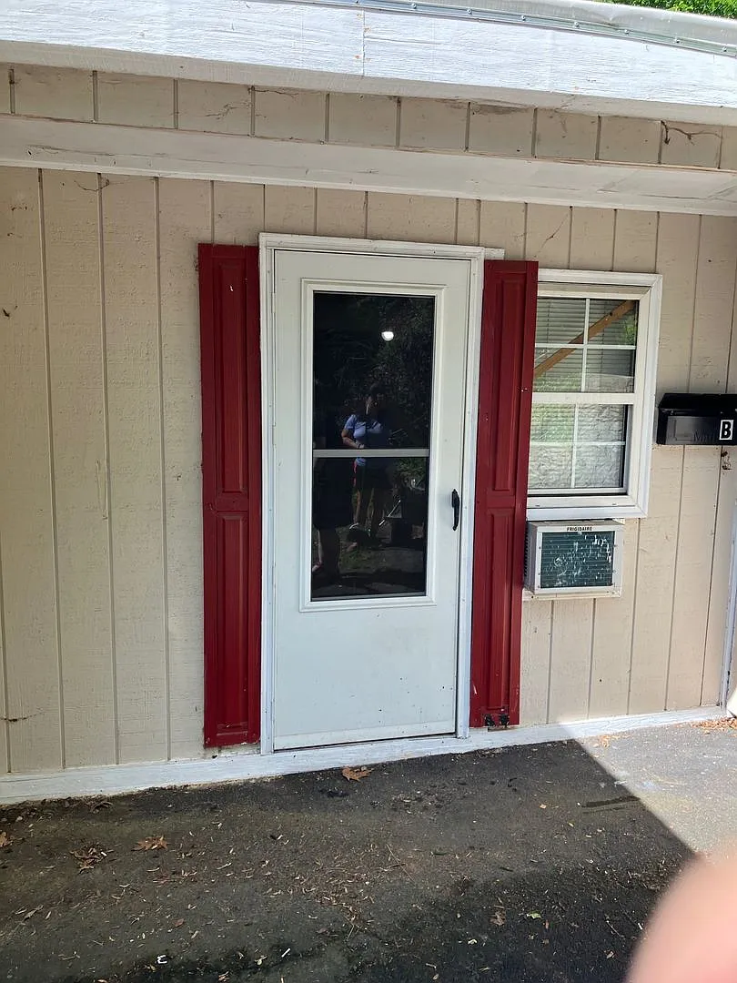 Efficiency Apartment Close to UNCA — Photo 1