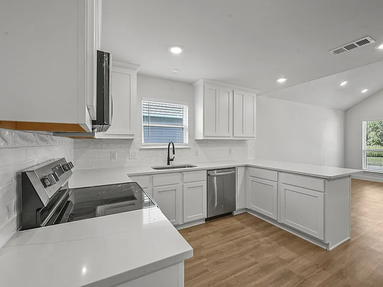 2307 Mill St — Photo 8