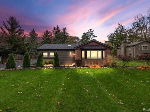 8826 Rhode Dr, Shelby Township, MI 48317