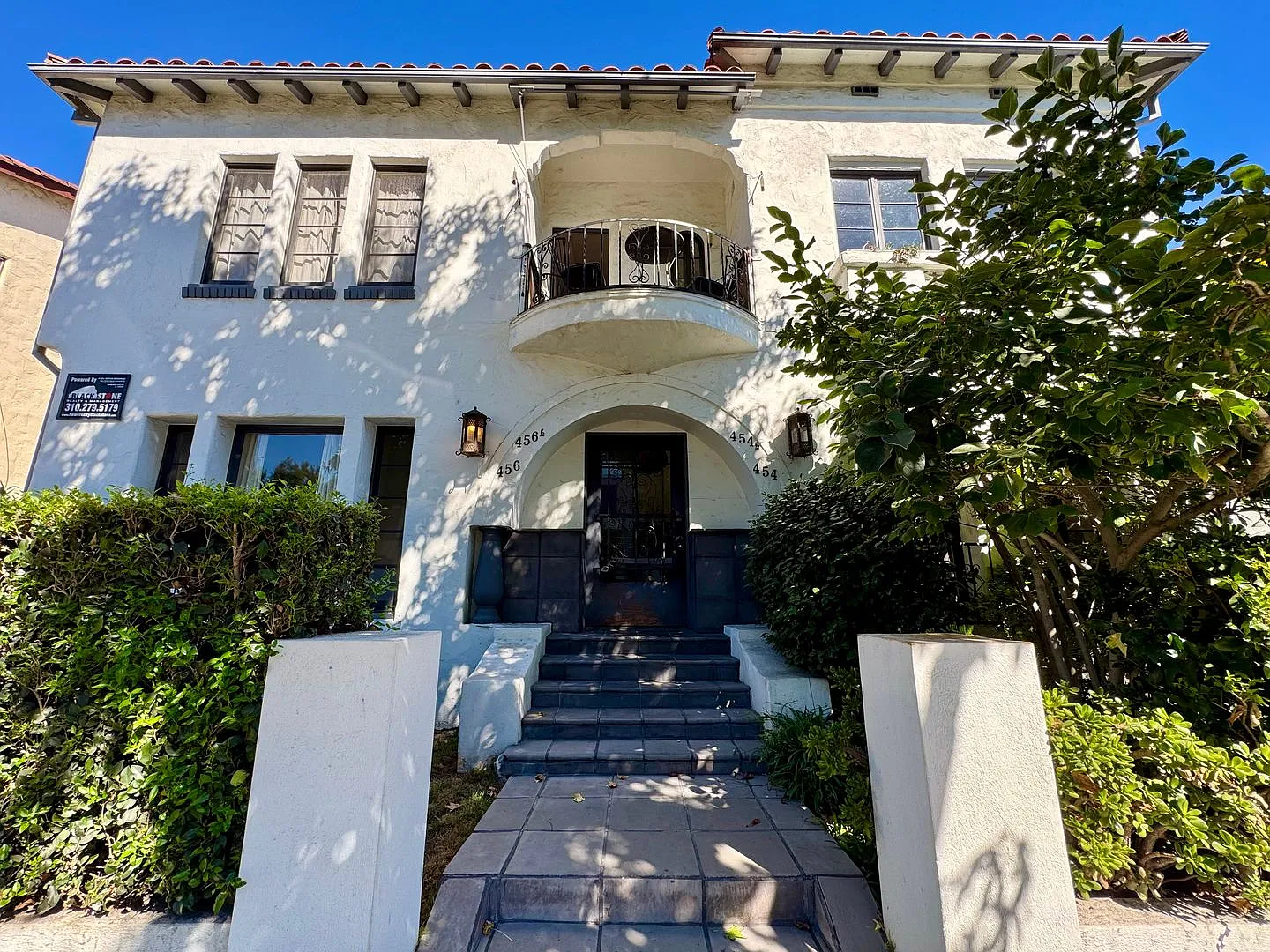Gorgeous Remodeled Spanish 2+1.5 near the Grove Excellent location — Photo 2