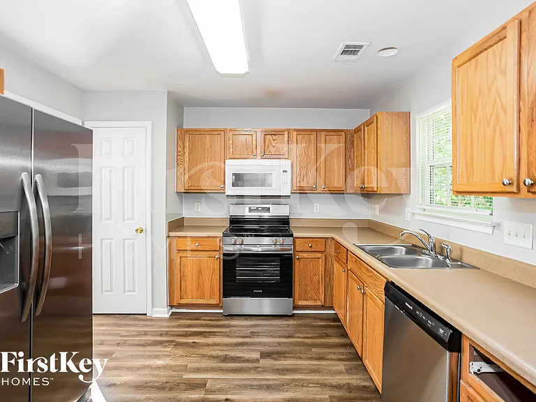 8605 Royal Bluff Dr — Photo 6