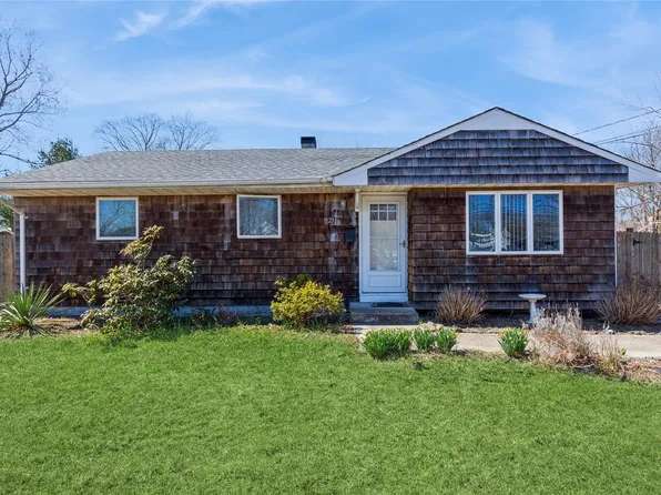 2710 Connecticut Avenue, Medford, NY 11763