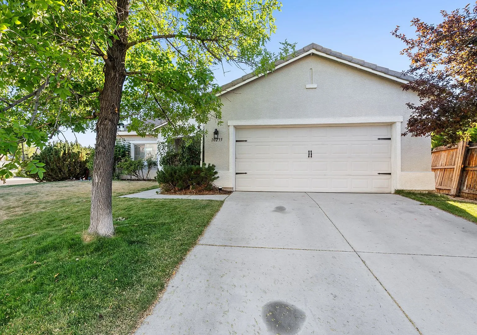 3 bd 2 bth Double Diamond Home Available Now — Photo 3