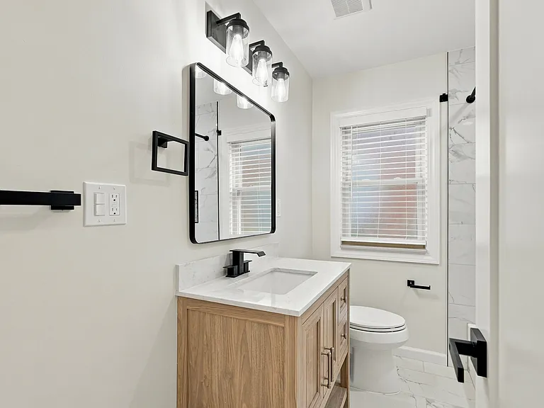 427 N Waverly St — Photo 17