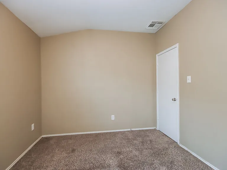 9315 Cold River Ct — Photo 11