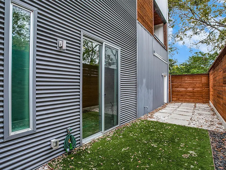 4401 Roseland Ave #A — Photo 11