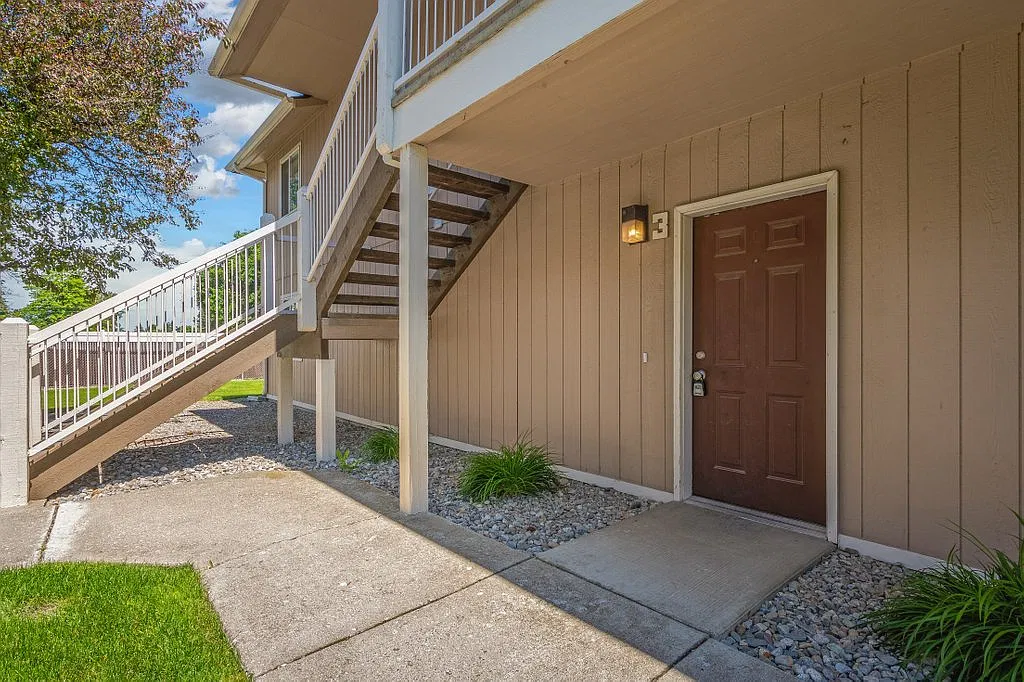 2 bed, 1000 sqft, $1,195 — Photo 2