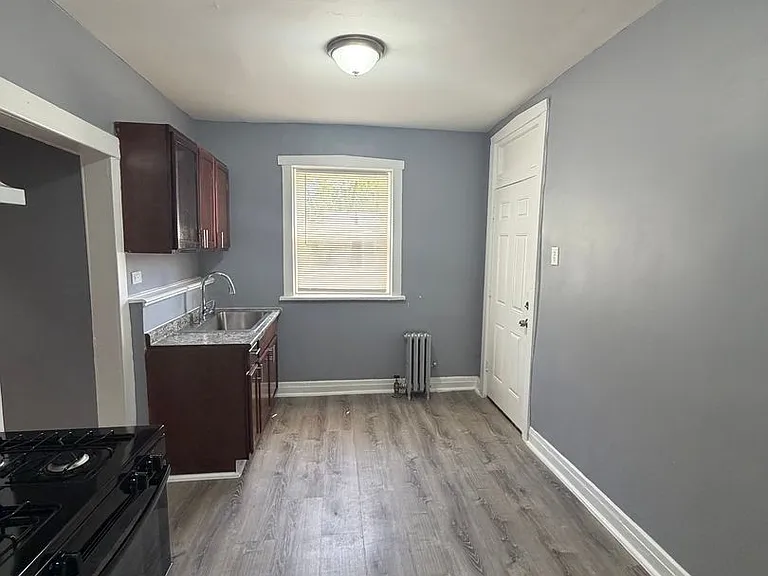 7001 S Aberdeen St — Photo 2
