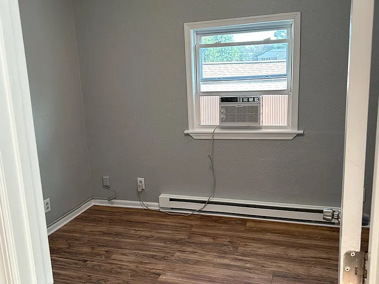1605 Hedgerow Dr — Photo 5