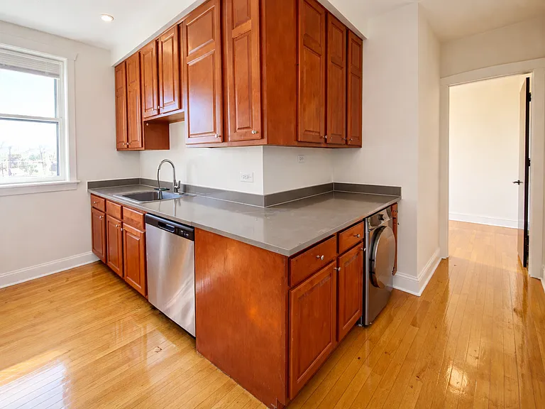 114 Clyde Ave — Photo 22