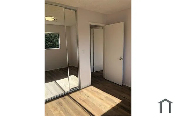 Building Photo - 840 W Colden Ave #11