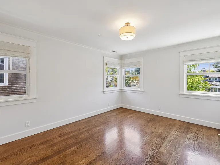 1517 Howard Ave — Photo 49