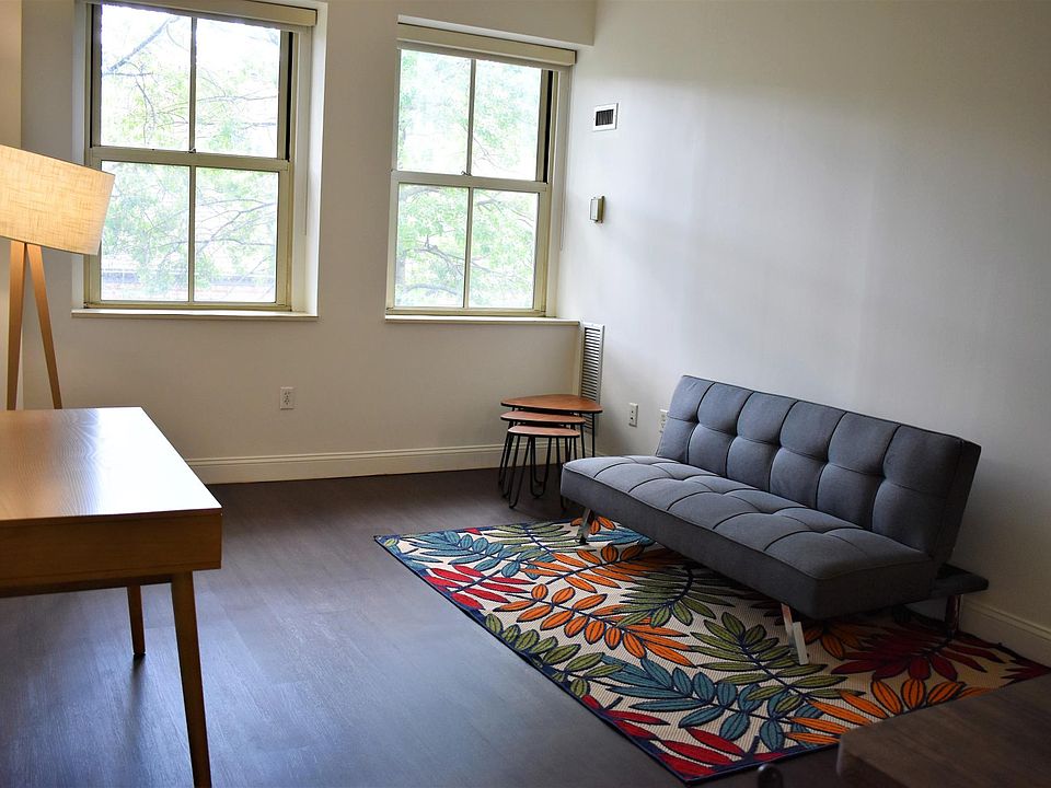 1st image of 103 9th St APT 103