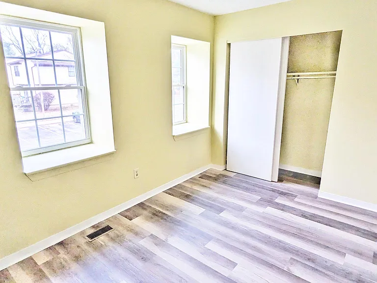 534 E Graham Pl — Photo 16