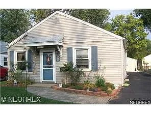 223 Franklin Ave photo 1