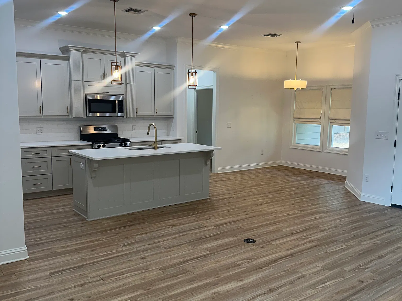 3 bed, 1806 sqft, $2,600 — Photo 4