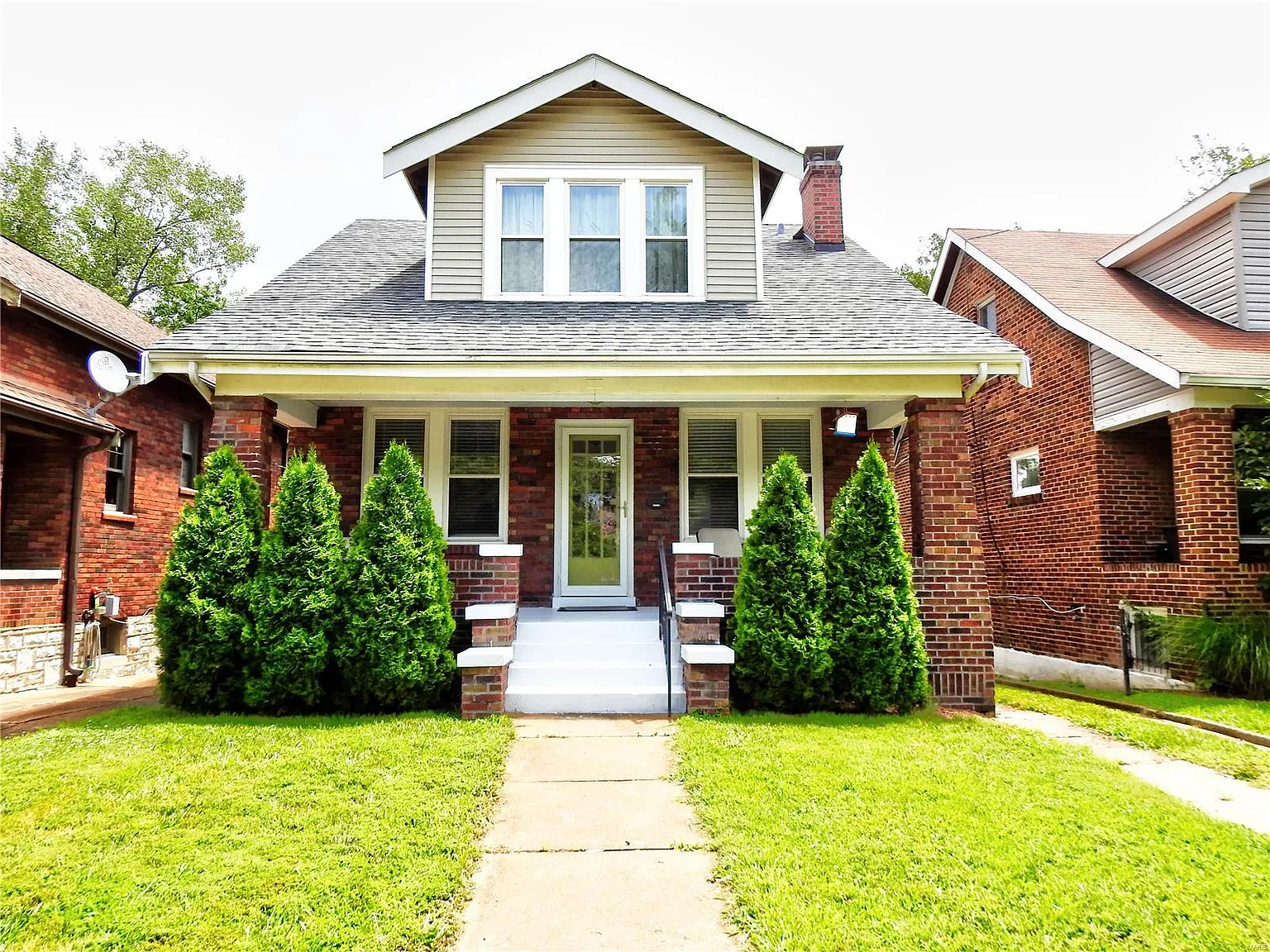 1418 Bredell Ave photo 1