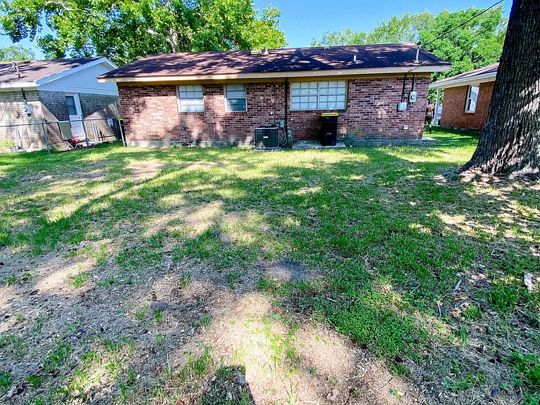 1016 Carroll St — Photo 16