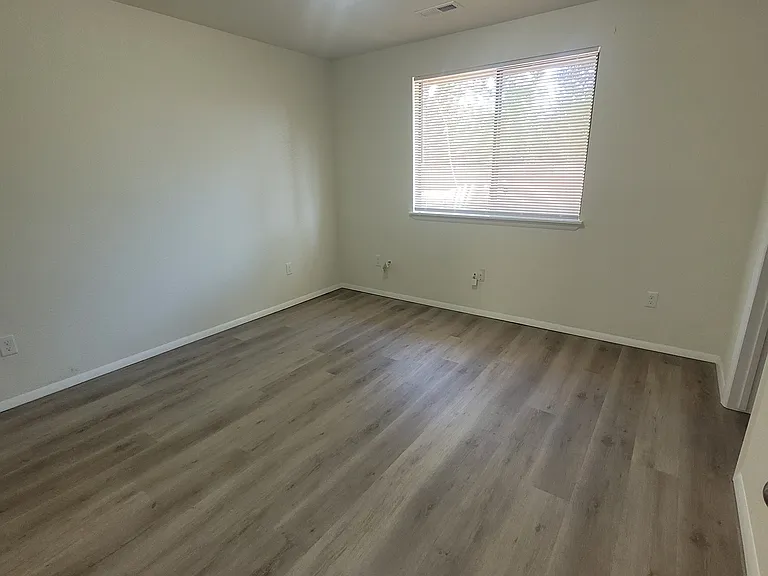 2318 W Canal St — Photo 11