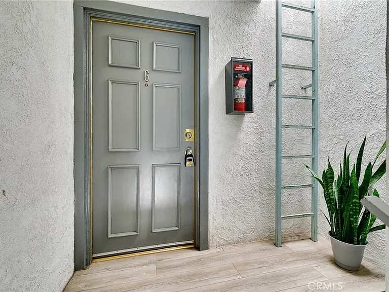 3632 Dunn Dr #6 — Photo 2