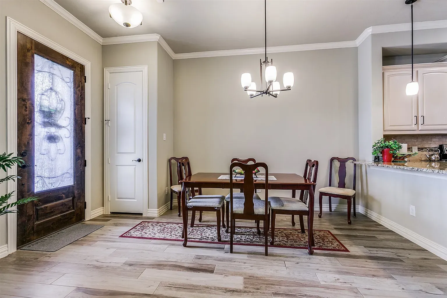 3 bed, 1690 sqft, $2,400 — Photo 3