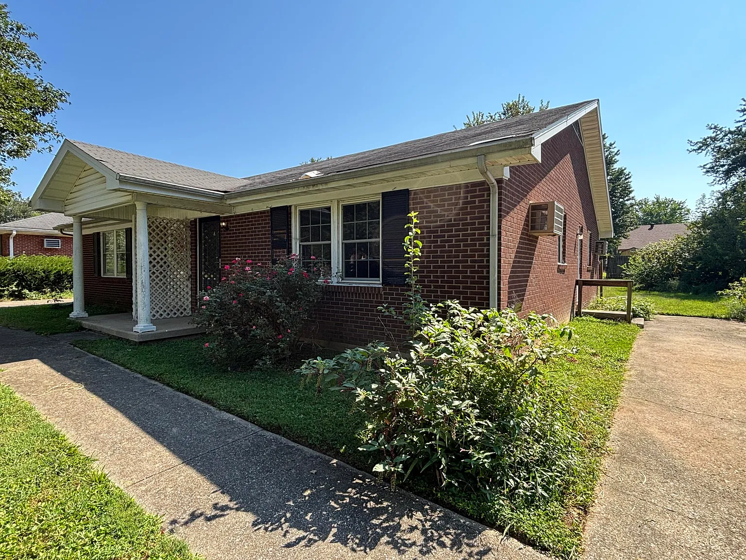 2 bed, 1.0 bath, 875 sqft, $1,100 — Photo 1